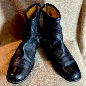 FRYE Sz 10B Harness Short Shaft Leather Boots With Zipper Back Closure